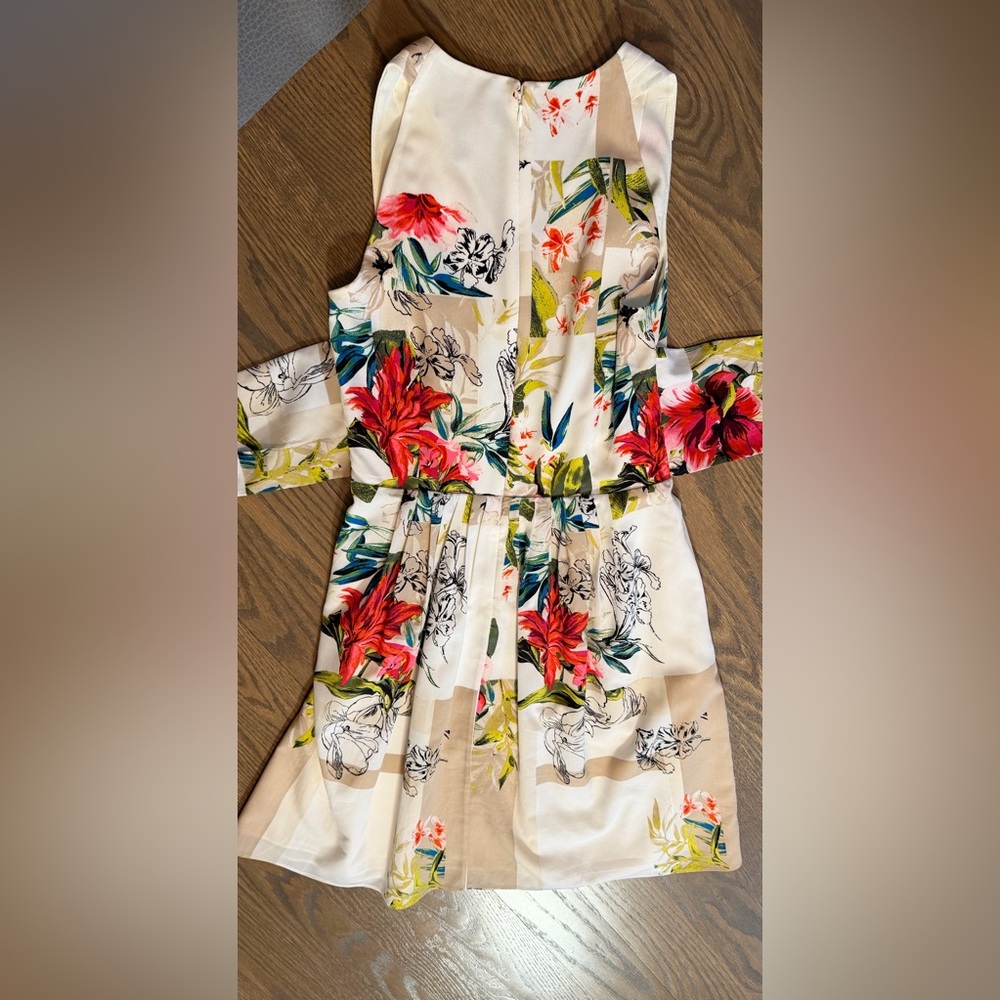 White House Black Market Floral V-Neck Catalina  Dress - Picture 4 of 6